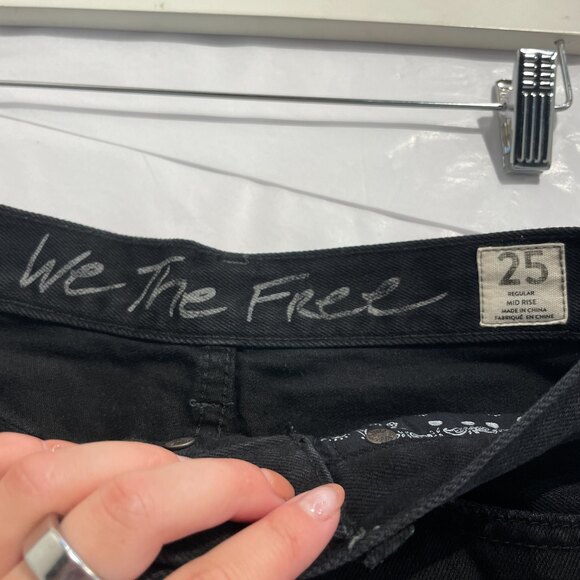 We The Free Denim Cut Off Mid Rise Shorts Black 25 - Picture 4 of 8